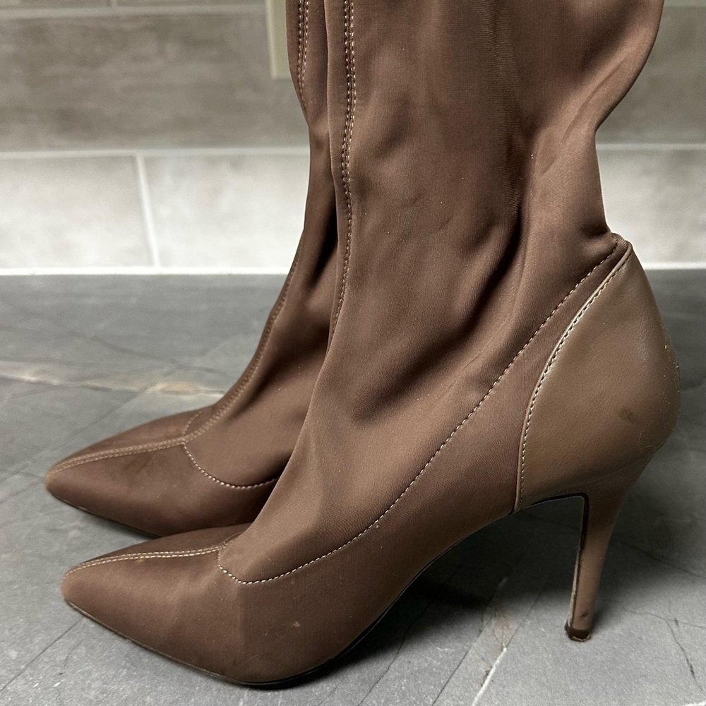 CHARLES BY CHARLES DAVID Taupe Stetch Knee High Boots 8.5 - Picture 3 of 7